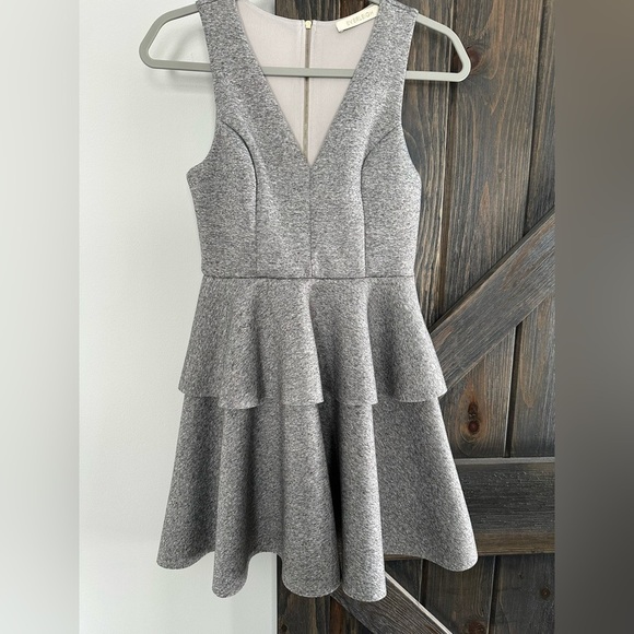 everleigh Dresses & Skirts - EVERLEIGH Peplum Dress Tiered Layered Pleated V-Neck Sleeveless Heather Greay